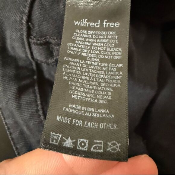 Wilfred Free Aritzia Flared Jeans Womens Sz 2 Black High Rise Denim Trendy - Picture 9 of 14